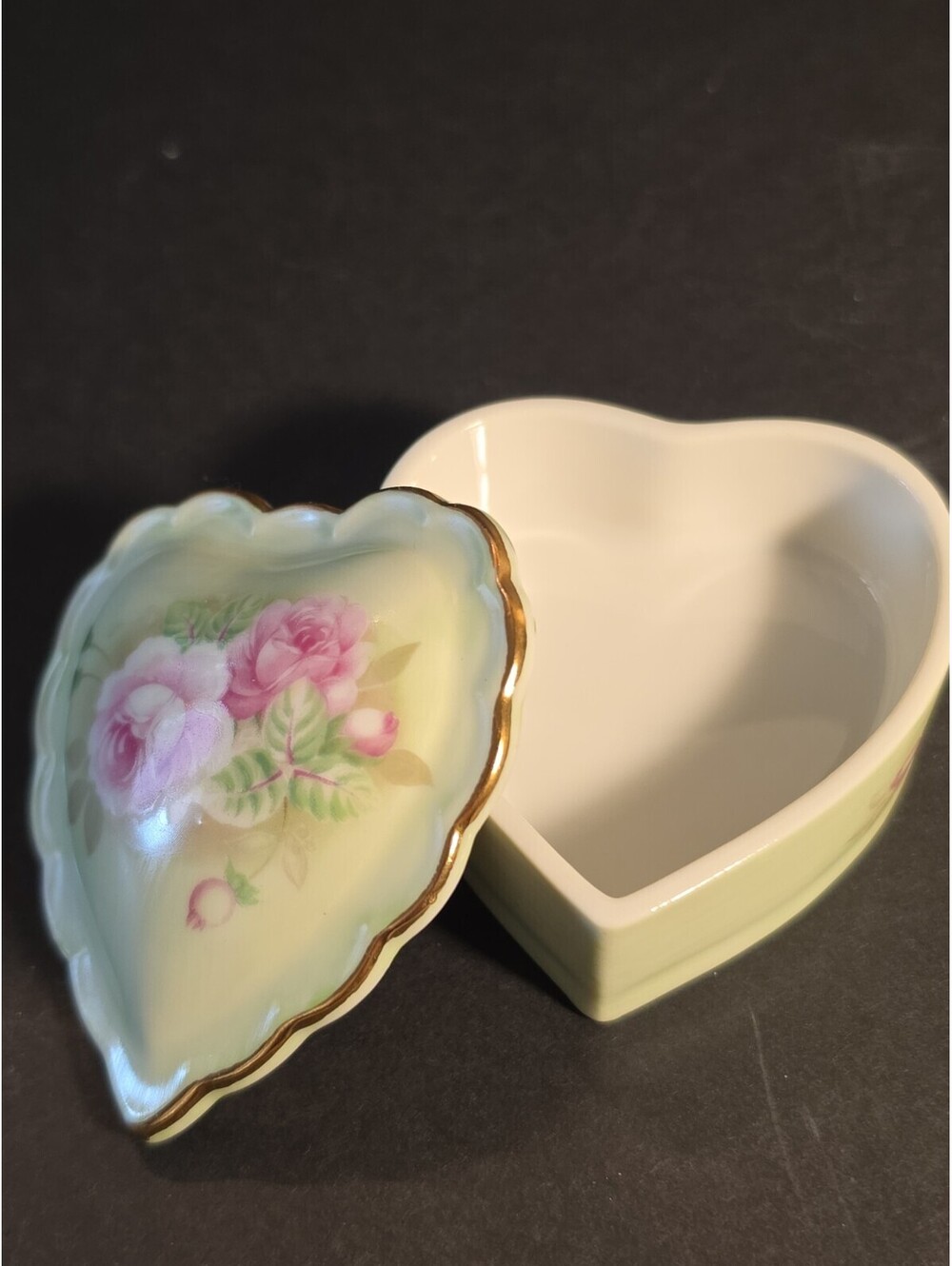 1999 Lefton Porcelain Heart Trinket Lidded Box